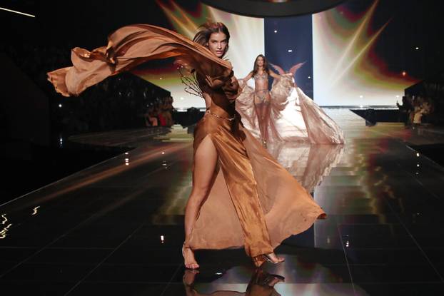 2025 Victoria's Secret Fashion Show - Runway Show, New York, USA - 15 Oct 2025