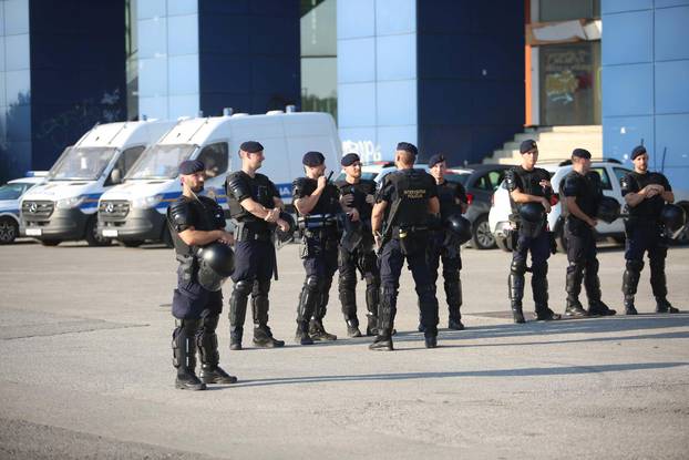 Zagreb: Interventna policija pazi na sigurnost u blizini Dinamovog stadiona