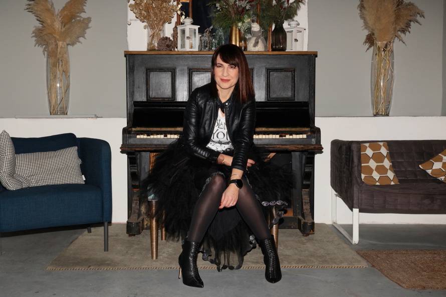 Borba za Eurosong: Harmonija disonance na prvom mjestu kladionica, Petreković zadnji