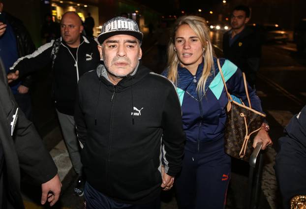 Maradona u pratnji djevojke stigao u Zagreb na finale Davis Cupa navijati za Argentinu