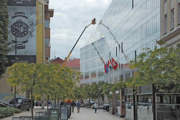 Zagreb: Čišćenje prozora na zgradi Ban centra