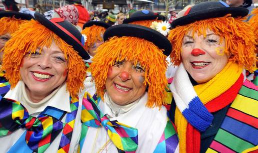 Ženski karneval privukao žene na razuzdanu zabavu