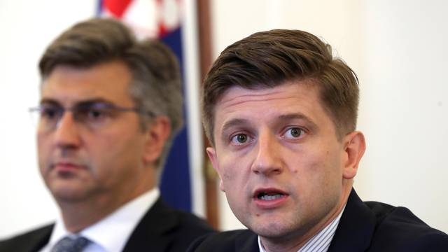 Zagreb: Premijer PlenkoviÄ i ministar financija Zdravko MariÄ predstavili  poreznu reformu