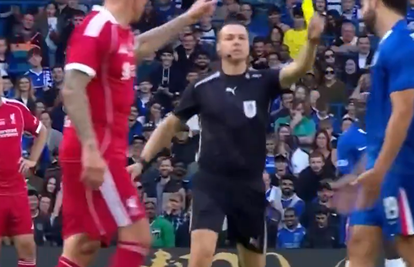 VIDEO 'Što ovaj radi?!'. Bišćan u čudu gledao sukob legendi na humanitarnoj utakmici...