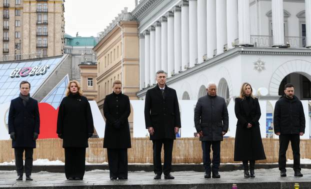 FOTO Plenković zapalio svijeću na obljetnici rata u Ukrajini