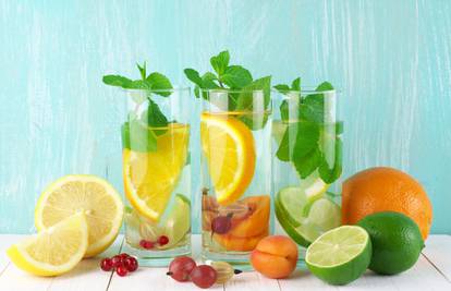 Vitaminske vode idealno su ljetno osvježenje: Napravite ih sami i dodajte začine po želji
