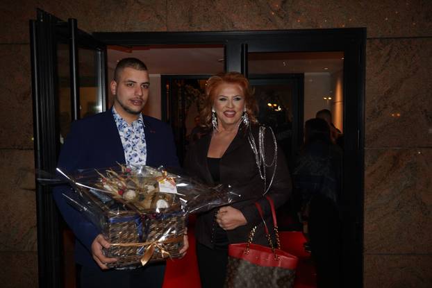 Beograd: Aleksandra Prijović s majkom došla na proslavu rođendana Cristine Juliane Todorović