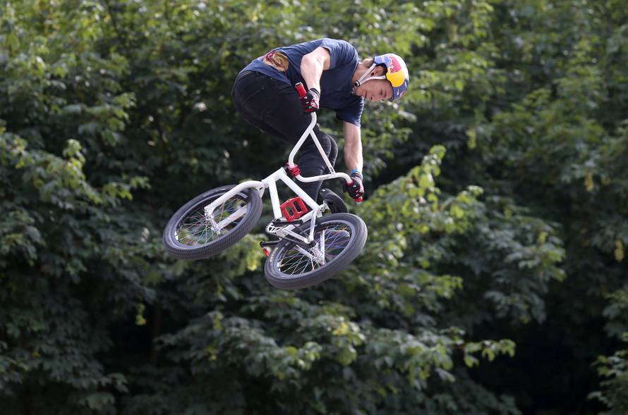 Žestoki pool party u Samoboru uz Mercedes-Benz A-klasu