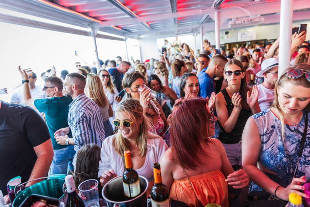 Split: Trajekt Oliver na kojem se održava koncert za vrijeme plovidbe do Vela Luke