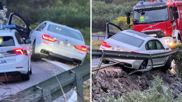 Zaštitna ograda spasila da BMW ne završi u provaliji u Tučepima!