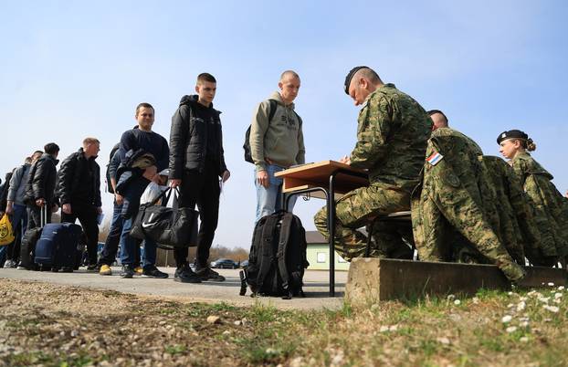 Ministar Anušić i general Kundid na prvom danu TVO-a na Slunju