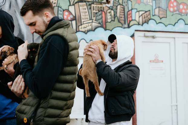 FOTO Igrači Cibone darovali su njuškice u Dumovcu i u vrijeme blagdana pokazali veliko srce