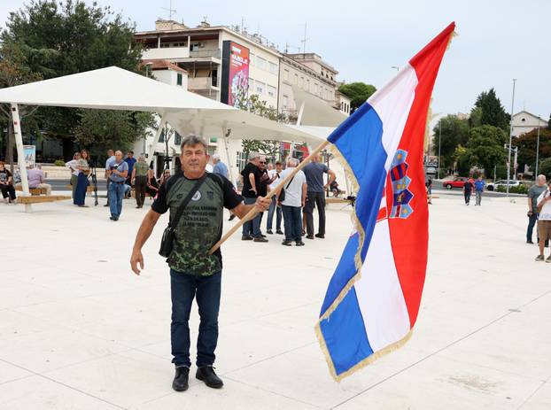 Šibenik:Odrzan je 'Prosvjedni skup protiv financiranja FALIŠ-a i svih ostalih protuhrvatskih dogaðanja'