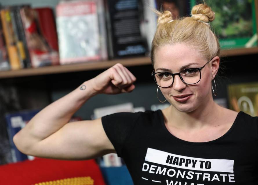 Sara (22): Stalno slušam 'budi manekenka, nemoj se više tući'