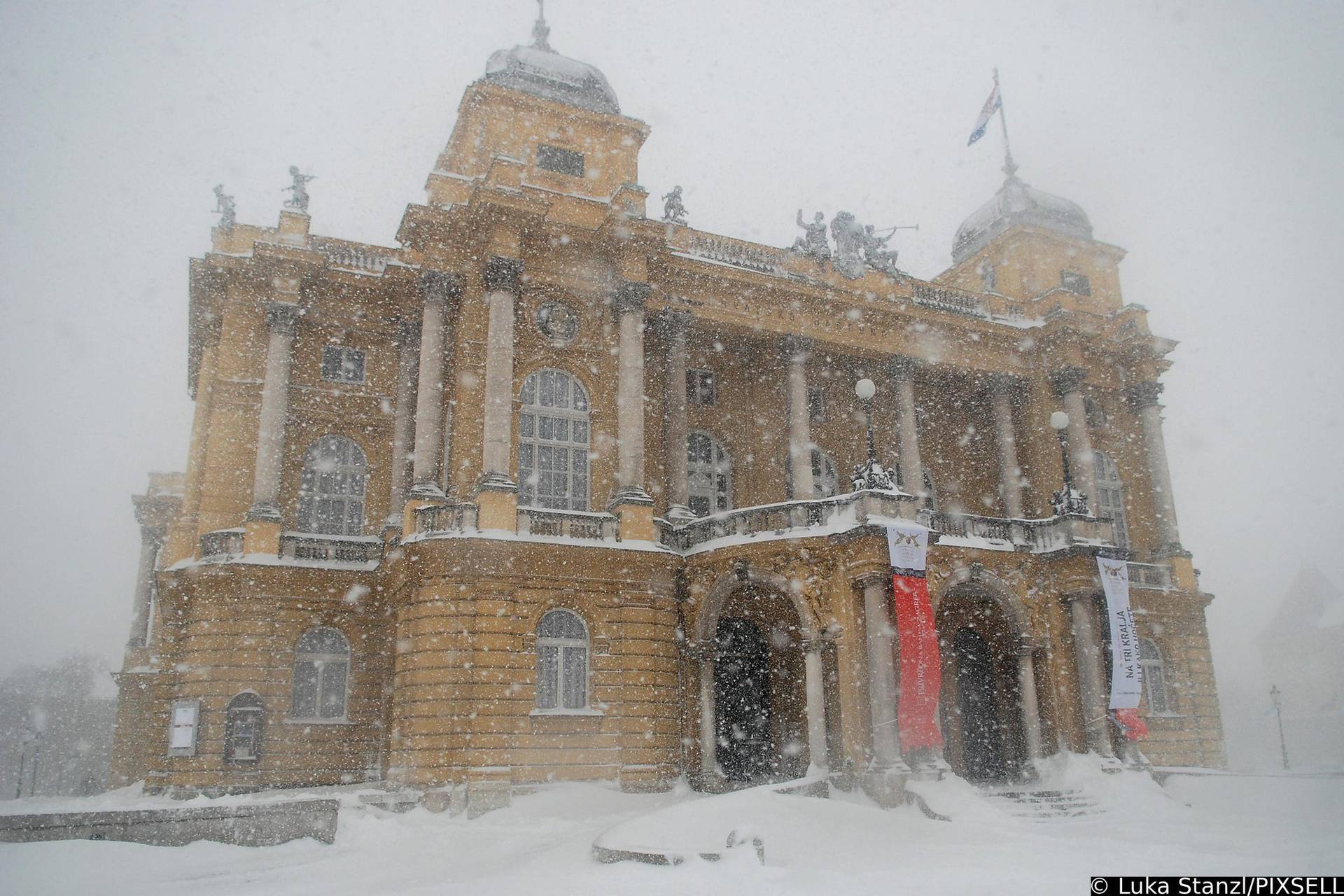 Zagreb na današnji dan prije 10 godina. U Maksimiru bilo 68 cm snijega! Bandić: Pojest ćemo ga