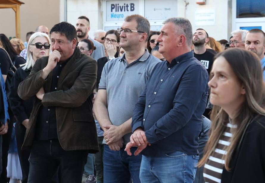 Drniš: Mirno okupljanje,prosvjed i molitva za ubijenog Luku Milovca