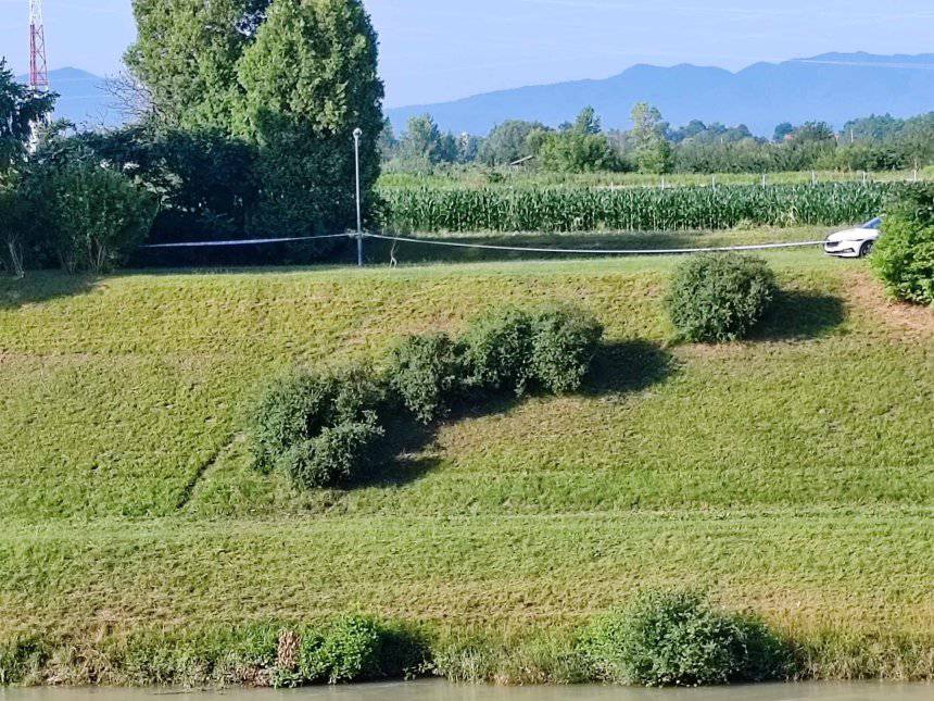 FOTO Auto sletio u kanal kod Varaždina: Policija intenzivno traga za vozilom i vozačem