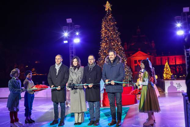 Ledeni park na Trgu kralja Tomislava otvoren uz predstavu Orašar