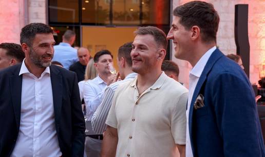 Stipe Miočić u Zadru: Gledat ću 'vatrene', obožavam život u Hrvatskoj i dolazit ću sve češće!