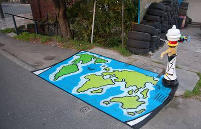 Malnaru na Peščenici dignuli spomenik - gleda kartu svijeta