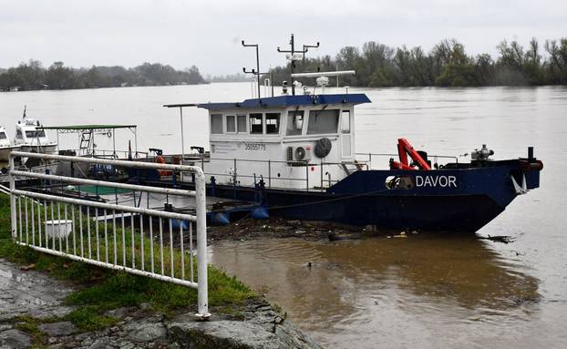Slavonski Brod: Zbog obilnih kiša naglo raste vodostaj Save