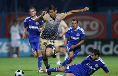 Dinamo pobijedio u Koprivnici, službeni spiker glumio je suca