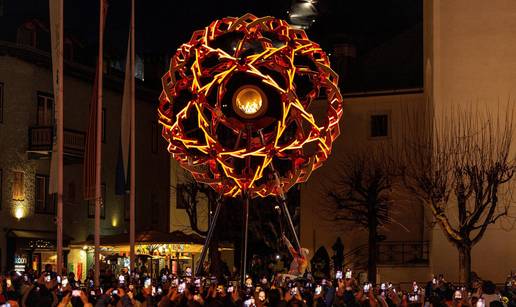 Zatvorili Zimske paraolimpijske igre! Smeti&scaron;ko nosila zastavu