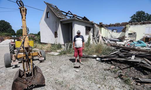 'Donijeli su mi materijal pred kuću, ali nema tko srušiti staru'