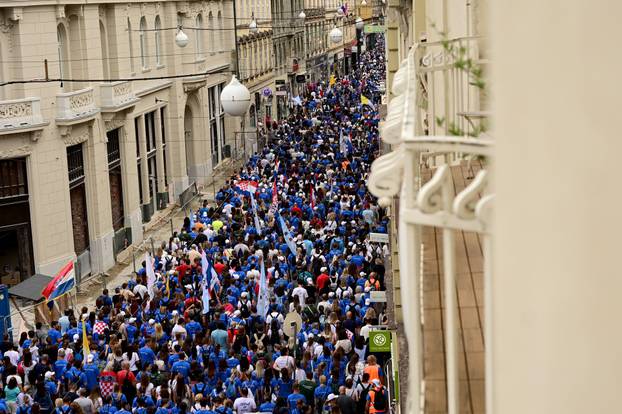 Zagreb: Povorka Antunovskog hoda na putu prema bazilici svetog Antuna Padovanskog