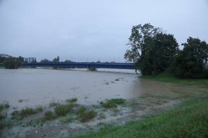 FOTO Nakon Borisa, stiže nam Kasandra: Sava se izlila u dijelu Zagreba, nemila kiša još pada