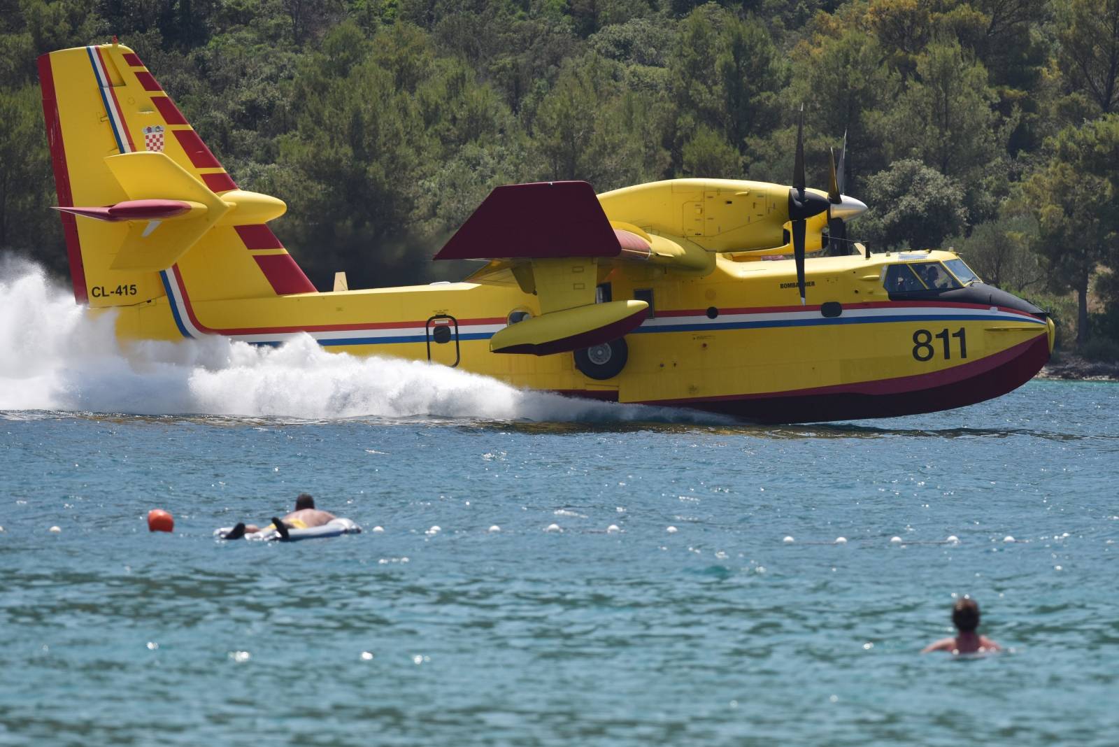 GrbaÅ¡tica: Pilot kanadera oduÅ¡evio brojne kupaÄe svojim manevrima uzimanja vode