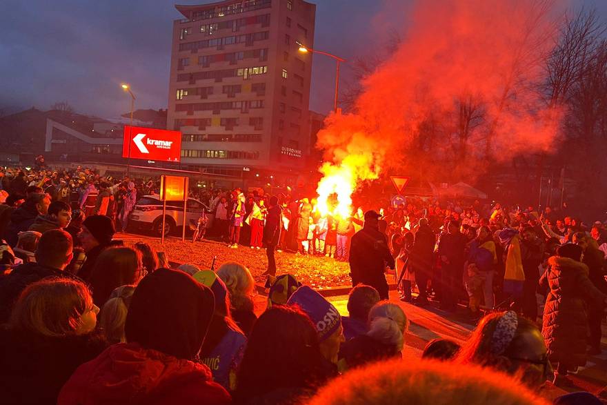 24sata u Zenici, navija&ccaron;i optimisti&ccaron;ni, stigla i Dubioza: 'Take me to America'