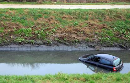 U kanalu Save našli automobil, pijana žena sletjela s ceste