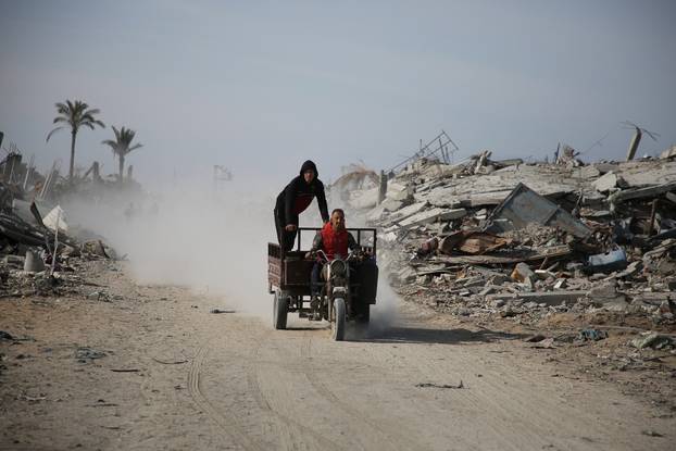 Ceasefire delayed between Israel and Hamas over the hostage list