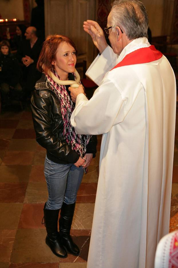 ARHIVA - 2009. Dubrovnik: Pjeva?i na grli?enju u crkvi Svetog Vlaha