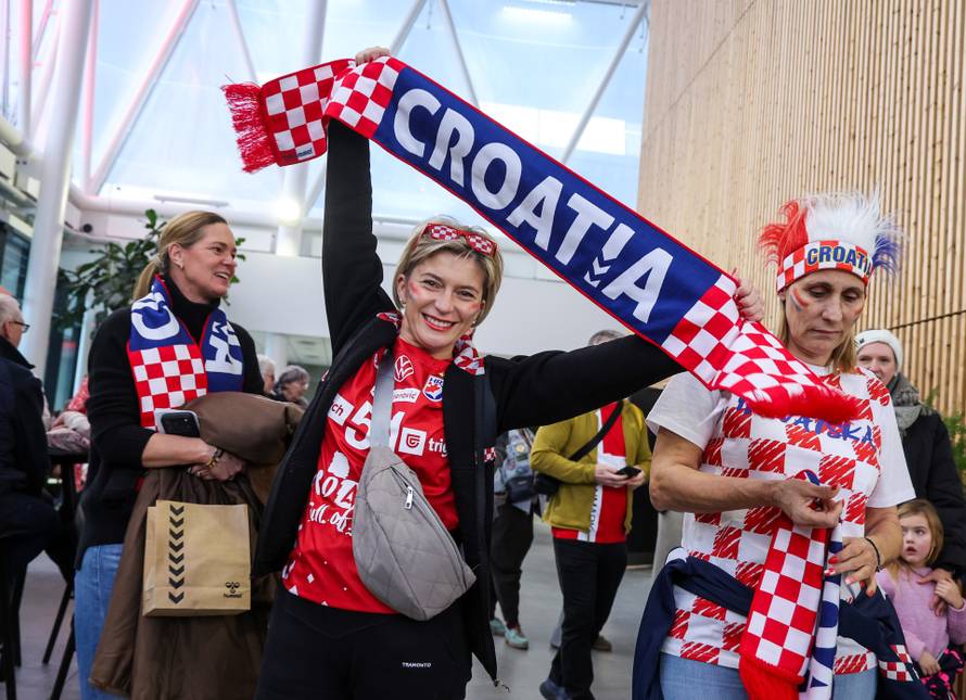 Hrvatski navijači uoči utakmice Islanda i Hrvatske u utakmici za treće mjesto EHF Europskog prvenstva