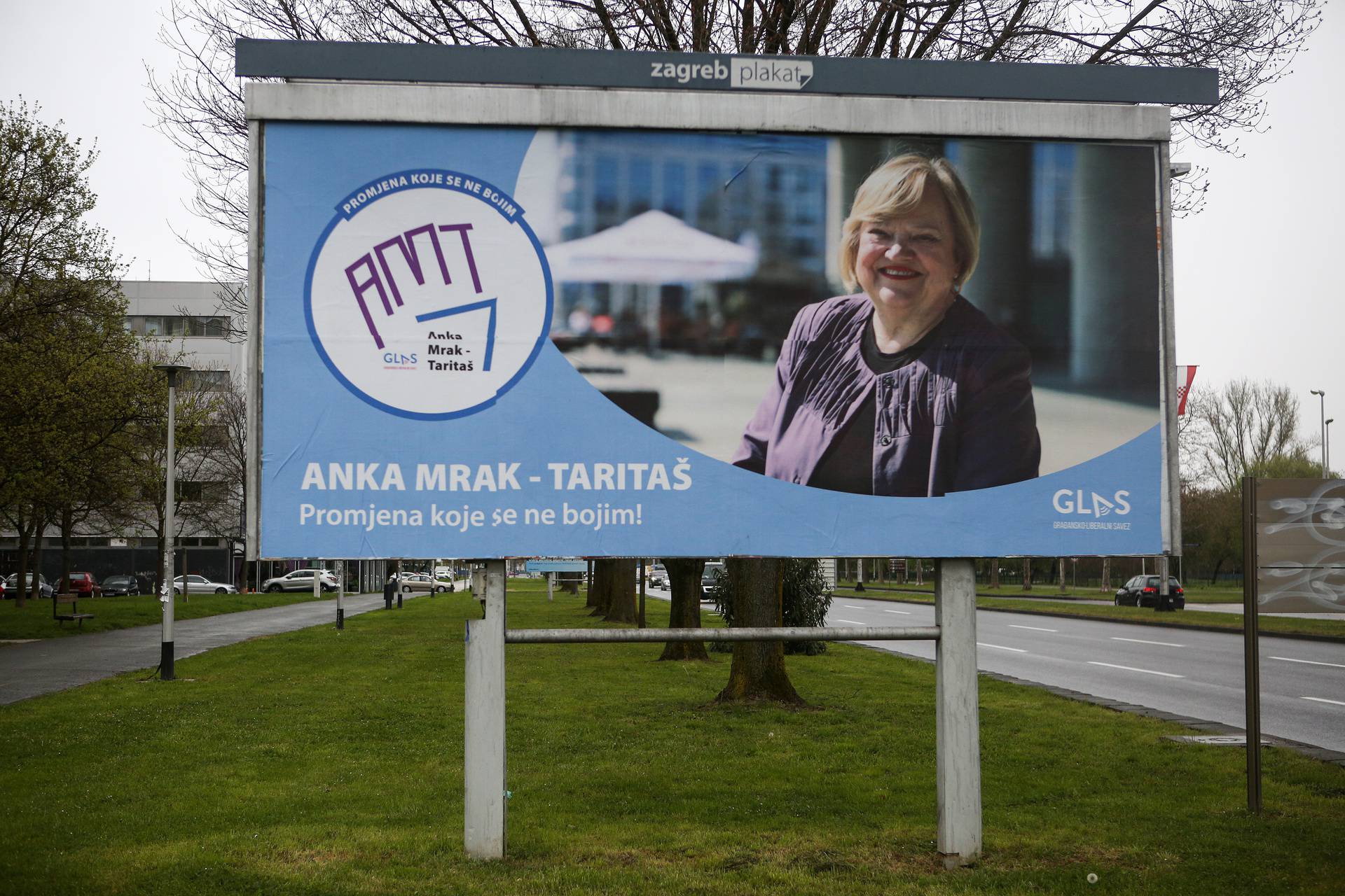 Po plakatima se ne zna koji su izbori. Kopiraju sve i sami sebe