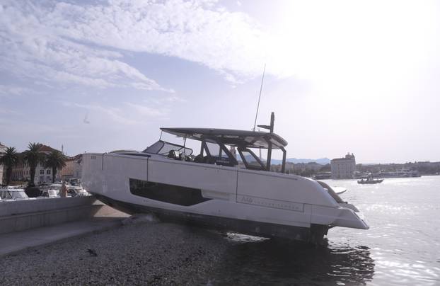 Split: Pomorska nesreća na Matejuški, gliser se nasukao u punoj brzini