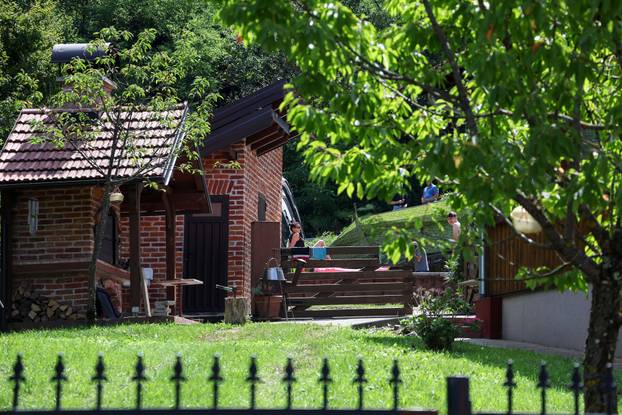 Jastrebarsko: Kamion probio ogradu kuće za odmor