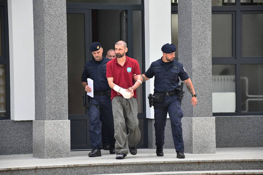 Slavonski Brod: Privođenje sucu istrage osumnjičenog za ubojstvo majke i oca