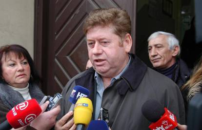 Radnici   izviždali Peveca pred sudom u Bjelovaru 