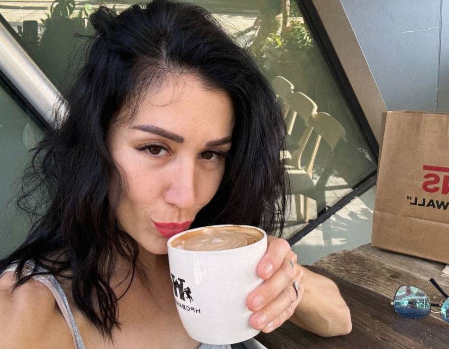 Ana Rucner uživala u ispijanju kave bez trunke šminke na licu
