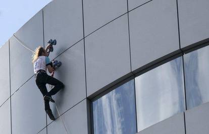 Alain Robert se popeo na neboder u Sao Paolu