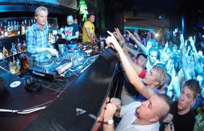 Švedski DJ Avicii i ove godine otkazao je veliki broj nastupa