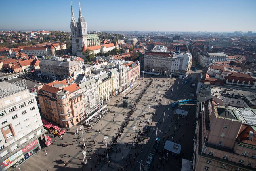 Dan je Svih svetih: Pogledajte fotografije s hrvatskih groblja
