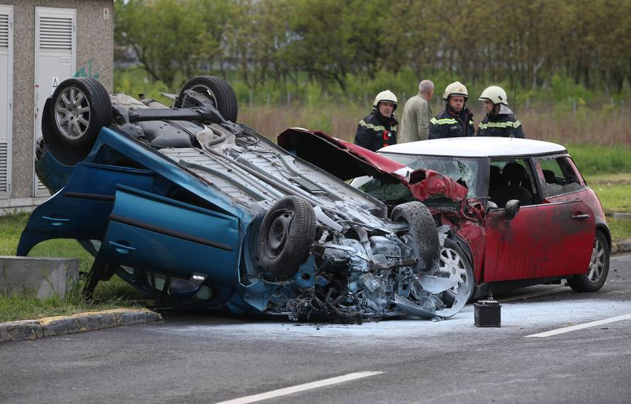 Kod Velike Mlake sudar dvaju automobila, dvoje ozlijeđenih
