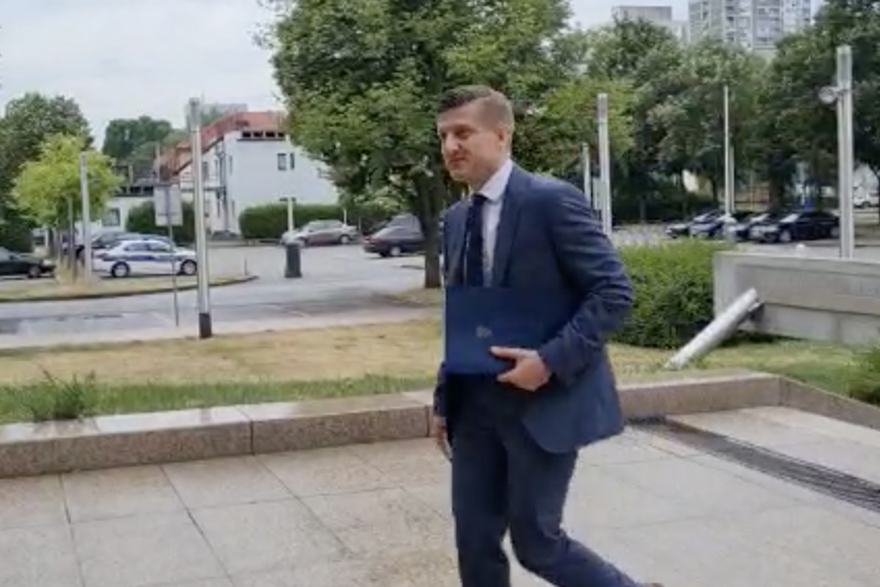 marić dolazi na sjednicu vlade