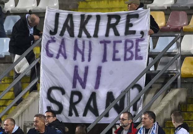Rijeka:  Navijači Rijeke poslali poruke treneru Dinama Sergeju Jakiroviću