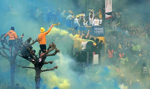 FOTO Kultni engleski klub slavi ulazak u Premier ligu! Lude scene, cijeli grad na nogama