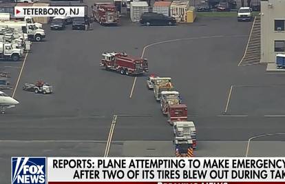 Avion kojem su pukle gume sigurno sletio u New Yorku